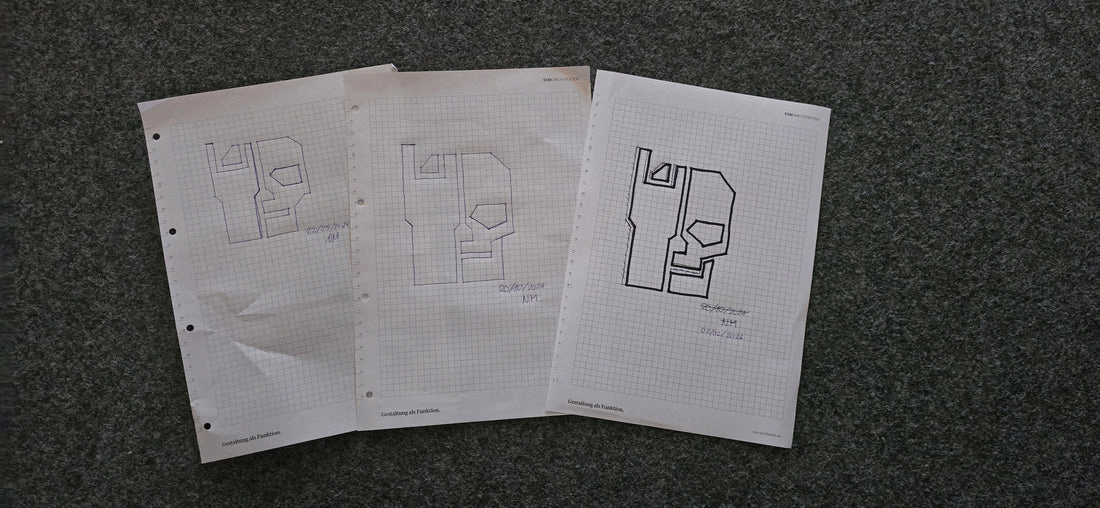 Handschriftliche Design-Skizzen des Branded and United Logos in verschiedenen Entwicklungsphasen auf kariertem Papier als Zeichen des iterativen Konstruktionsprozesses.