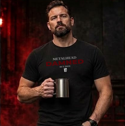 Herren T-Shirt in Schwarz mit großem „DAMNED BUT FREE“ Print